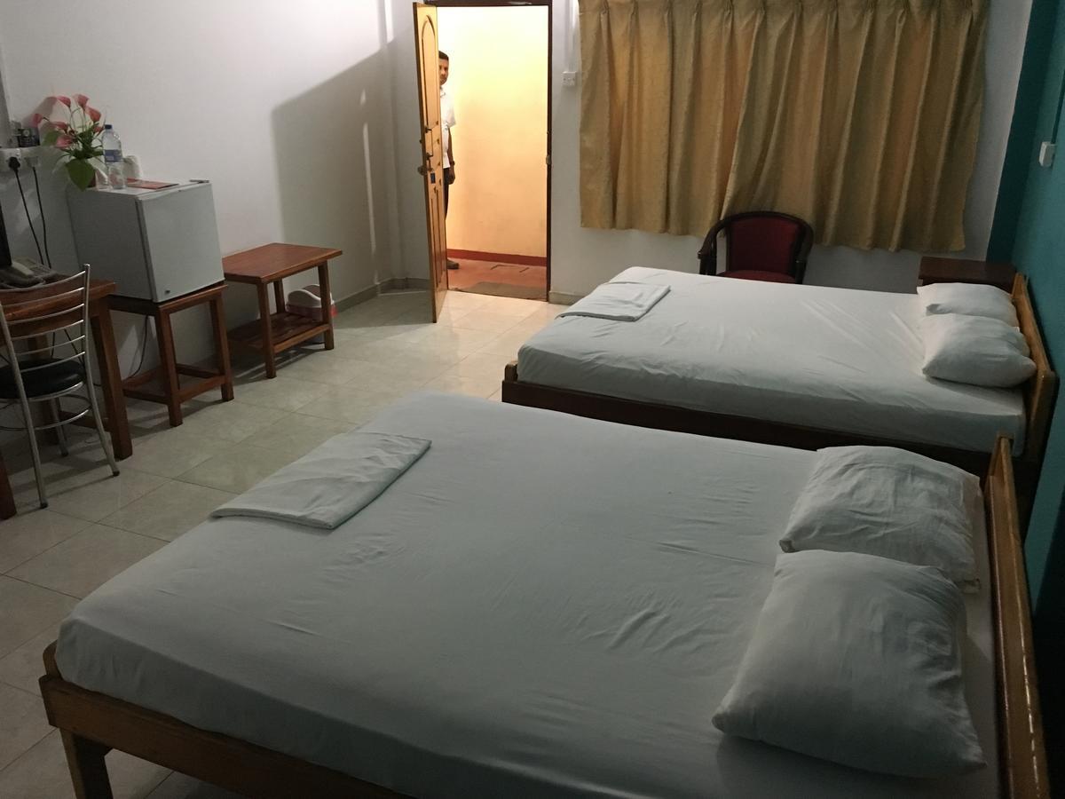 Gnaanams Hotel And Restaurant ジャフナ エクステリア 写真