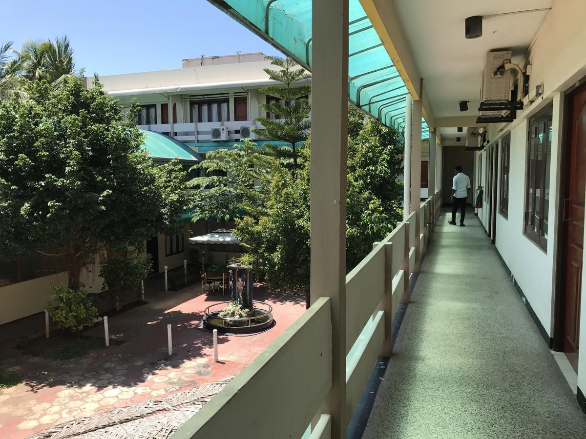 Gnaanams Hotel And Restaurant ジャフナ エクステリア 写真