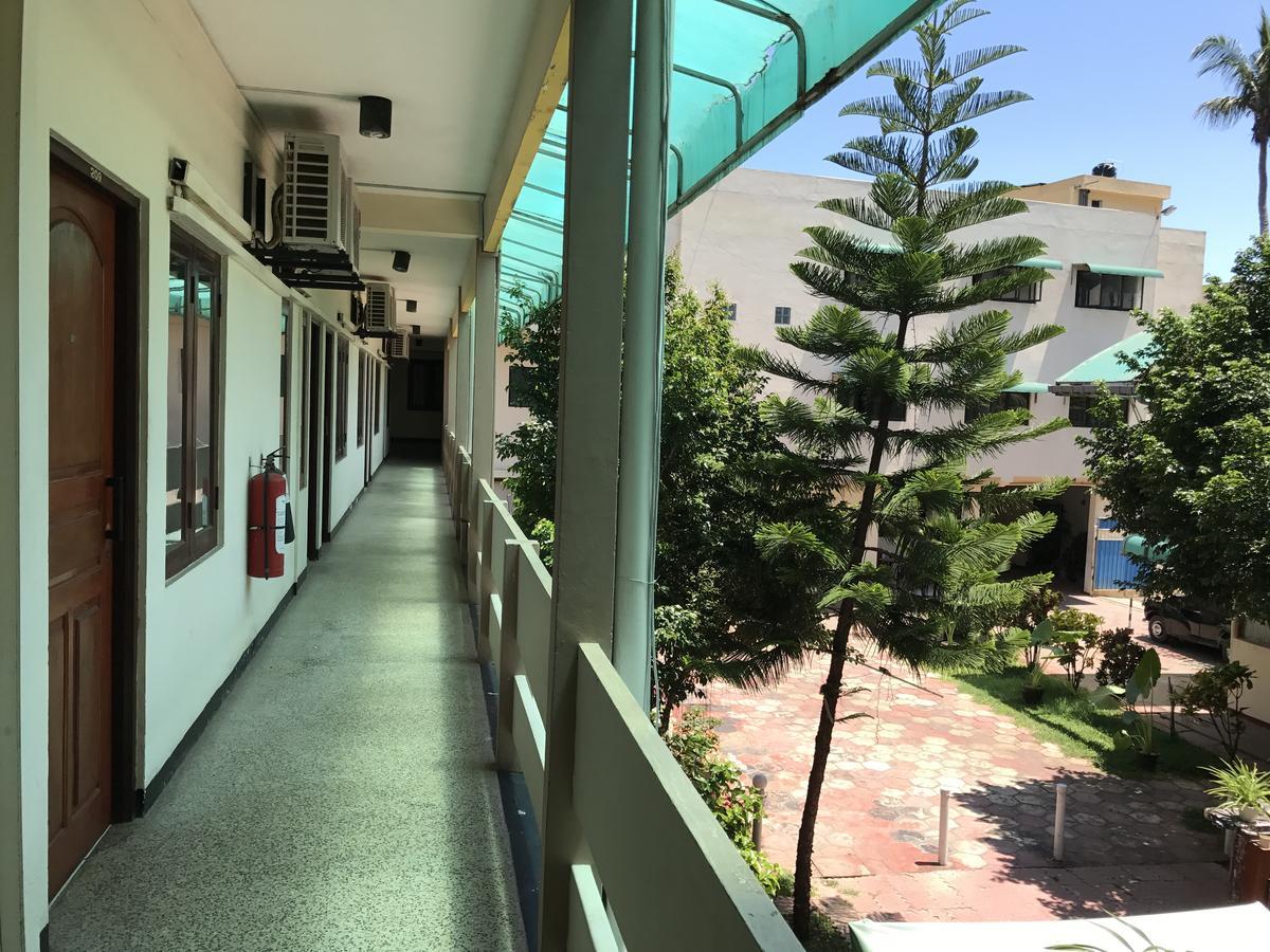 Gnaanams Hotel And Restaurant ジャフナ エクステリア 写真